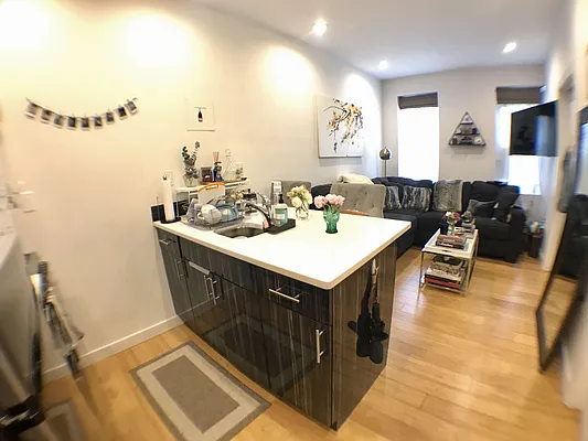 Rented by Kahen Properties | media 19