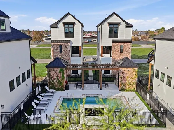 9211 Fort George St, Houston, TX 77063