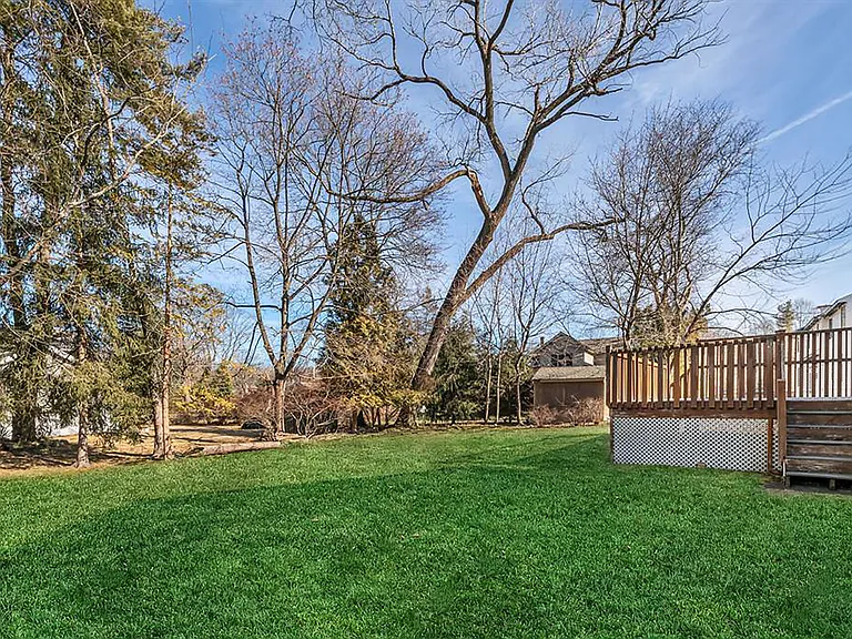 63 Susan Dr — Photo 32