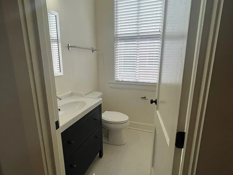 Cromwell Court — Photo 36