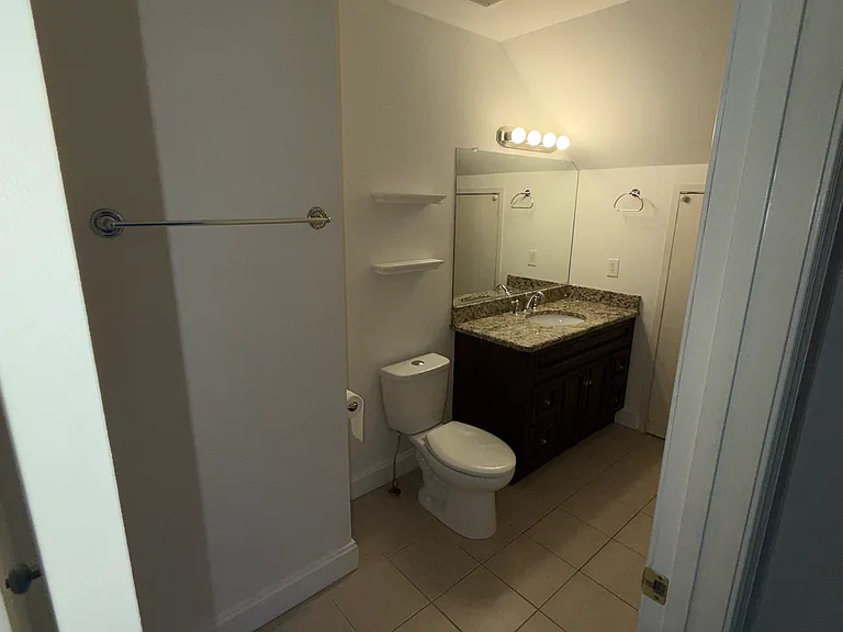 220 Gross Ave — Photo 37