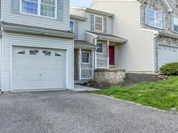 4 Fargreen Ct #1B, Etters, PA 17319