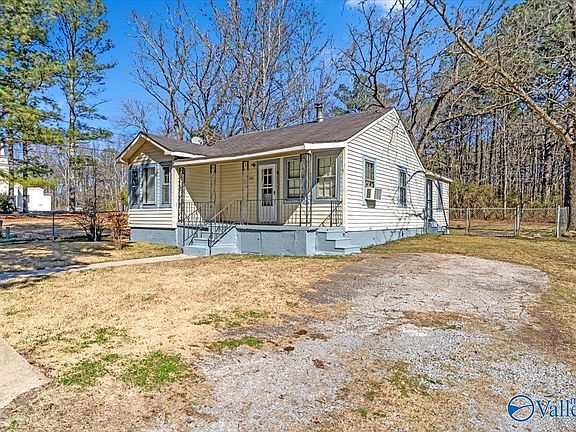 2nd image of 698 Mountainview Rd NE