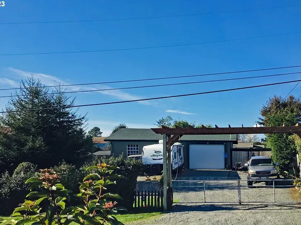 233 Wharf St, Brookings, OR 97415