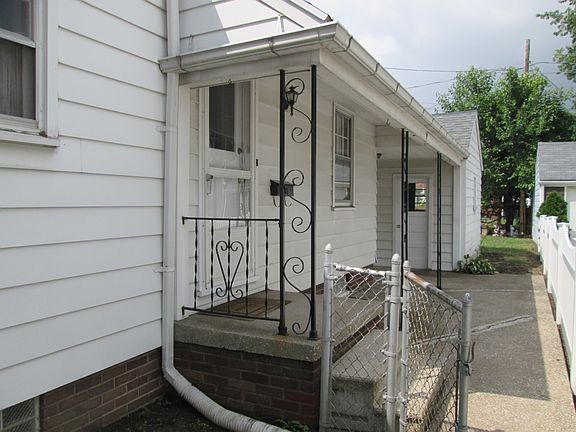 Covered walkway to garage
