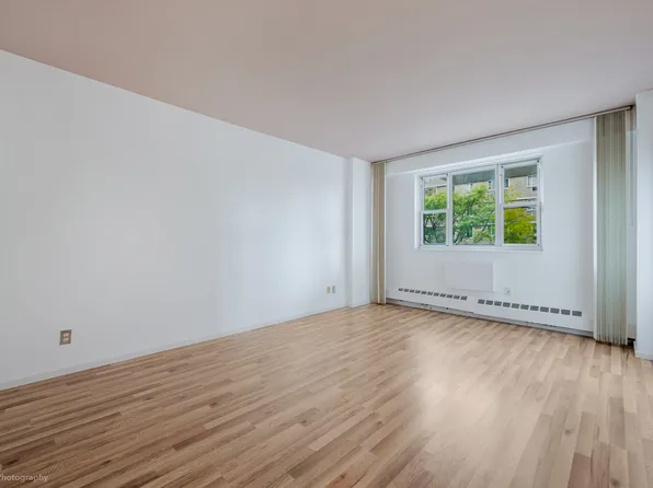 52-30 39th Drive image 10 of 12