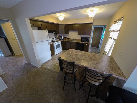 4th image of 424 Poplar St