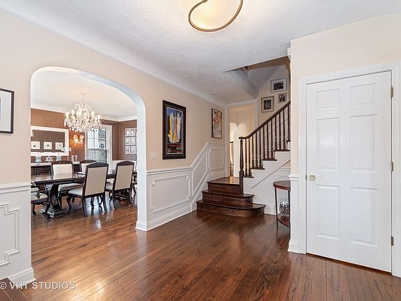 2nd image of 427 Woodlawn Ave