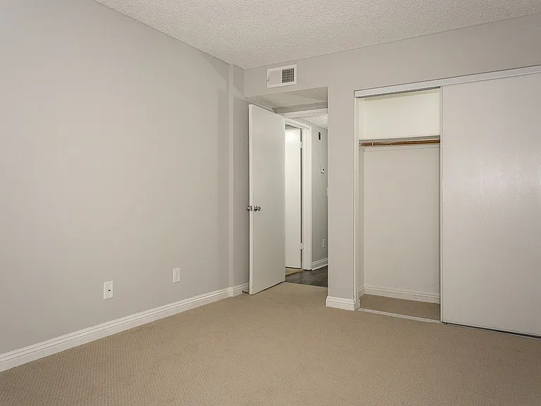 321 N Cedar St — Photo 49