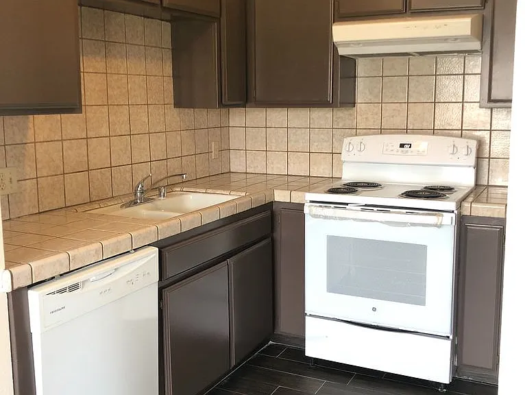 6811 Klamath Way — Photo 6