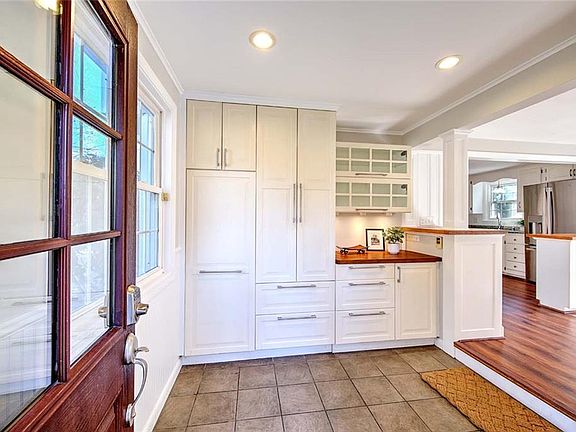 3rd image of 367 New Meadow Rd