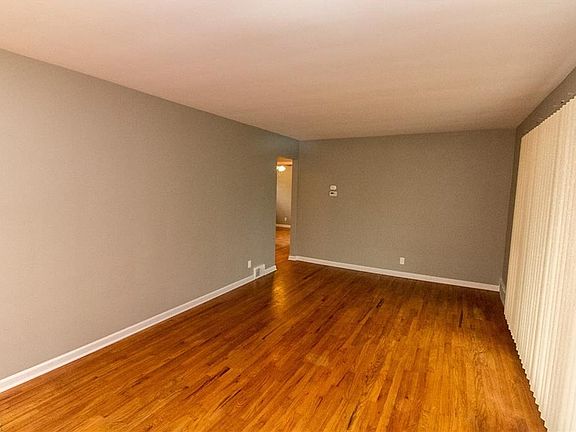 5th image of 30721 Royalview Dr