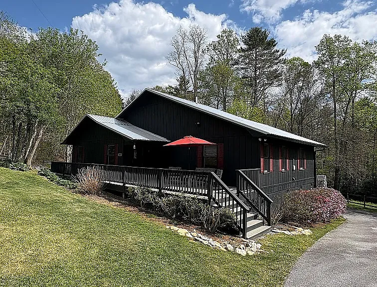 281 Marlett Rd — Photo 1