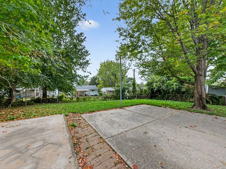 138 Grampian Rd — Photo 23