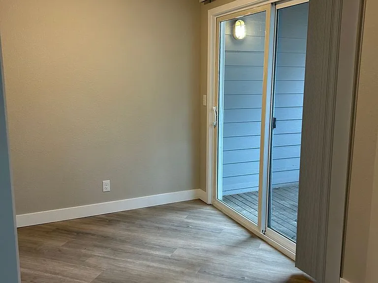 315 NW 9th St #6 — Photo 3