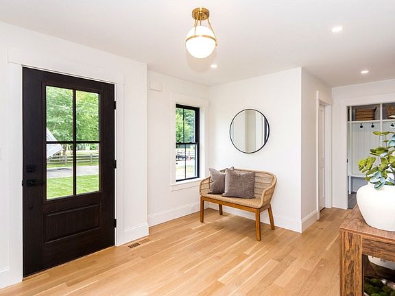 3rd image of 38 Hillcroft Rd