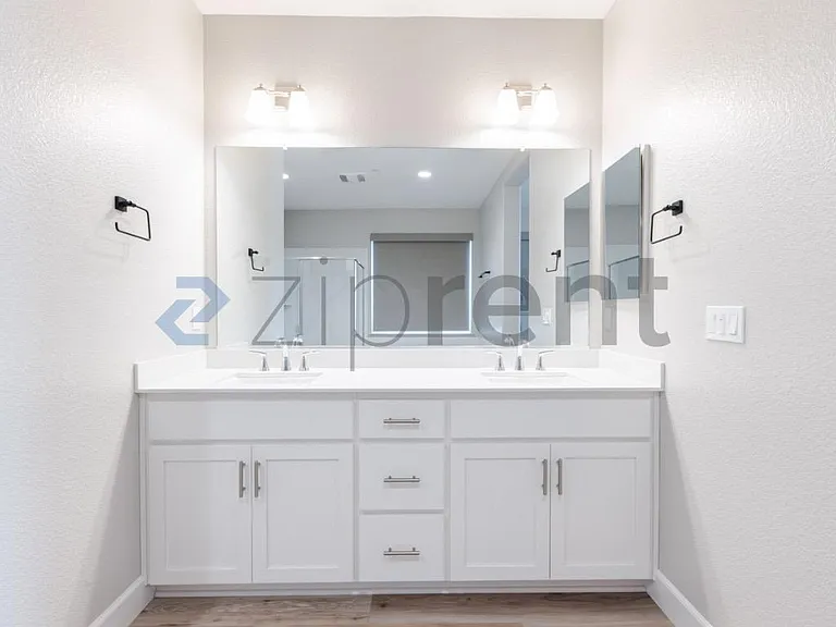 2776 Elderberry St — Photo 27