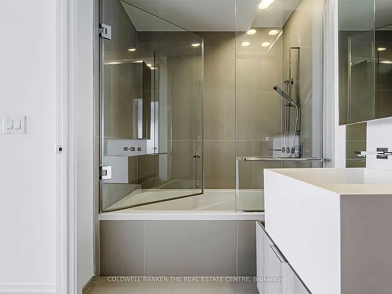 1 Bloor St E #7 — Photo 25