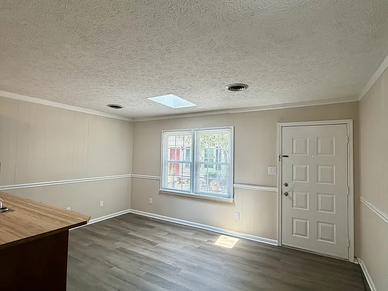 2267 Waterlick Rd #B — Photo 4