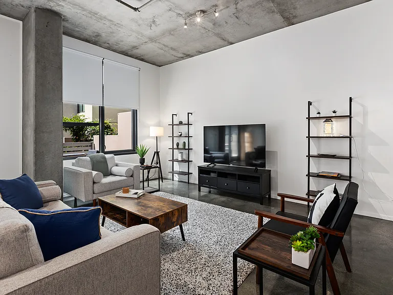 527 10th Ave #211 — Photo 9