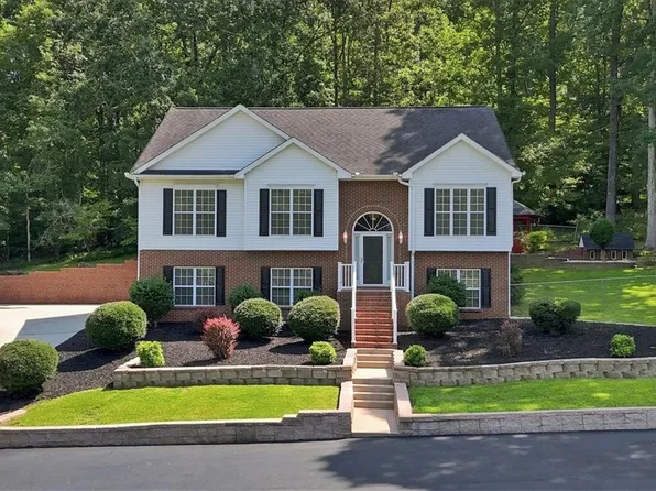 1052 Madden Bridge Rd, Central, SC 29630