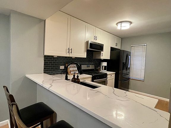 3rd image of 1637 College Green Dr #0