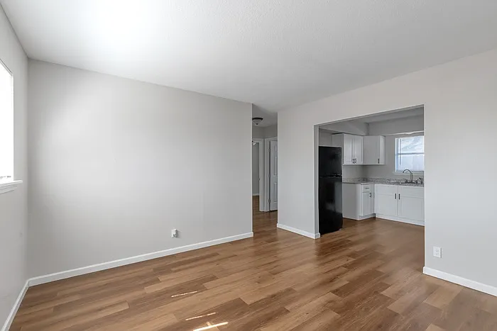811 John Adams Dr — Photo 4