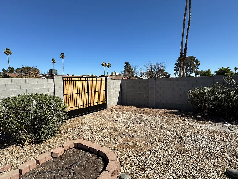2058 E Fremont Dr — Photo 27