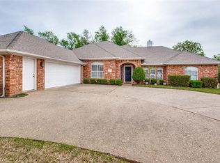 2104 Greenbrier Ln, Denison, TX 75020