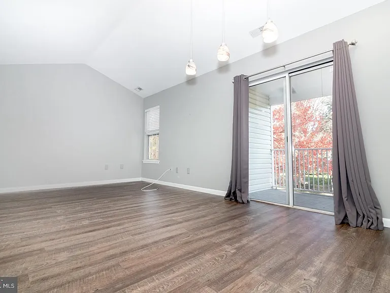 721 Walden Cir — Photo 5