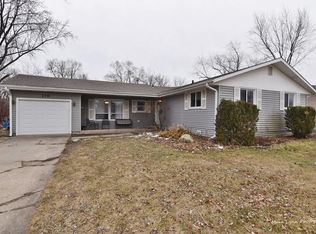 170 Arrowhead Trl, Carol Stream, IL 60188
