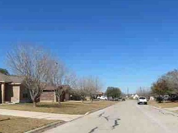Exterior Neighborhood (street photo)