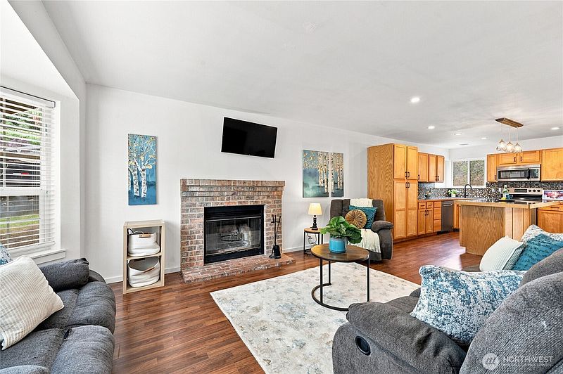 3rd image of 7175 E Raintree Lane