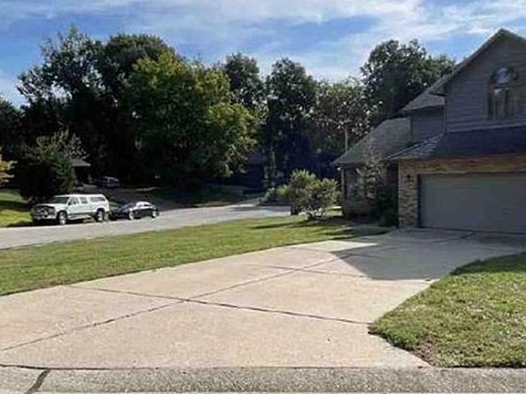 Exterior Neighborhood (street photo)