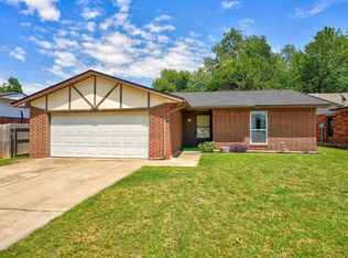 518 S Forest Court Dr, Mustang, OK 73064