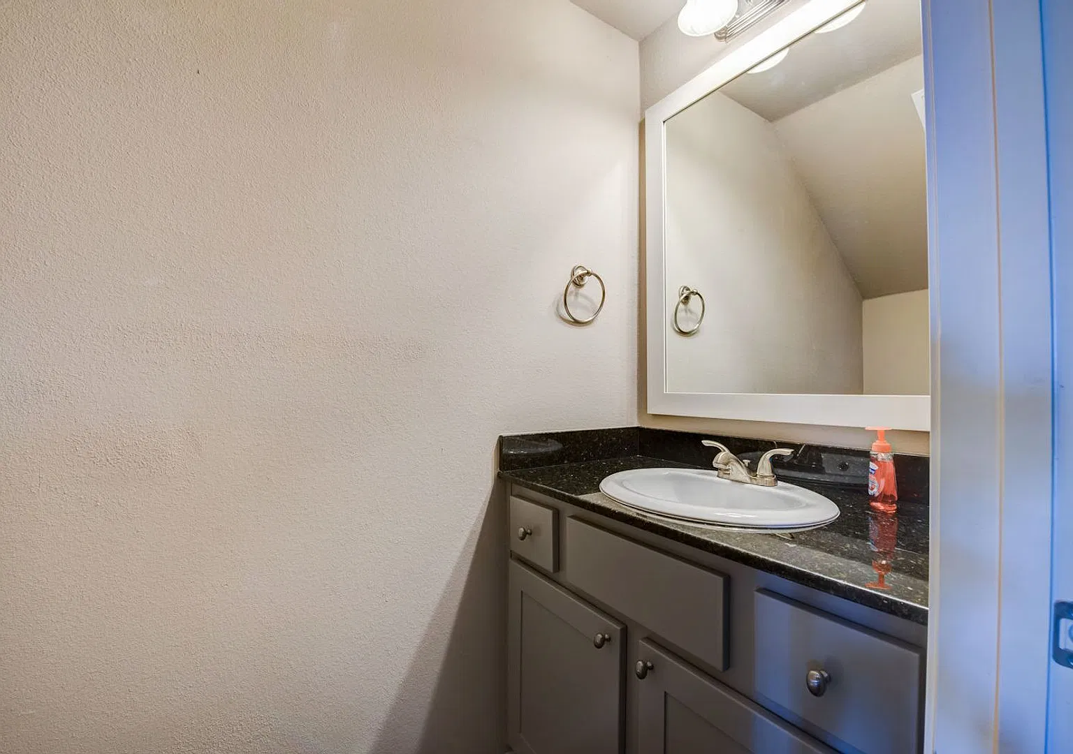 3 Bed at Pershing Pointe! — Photo 4