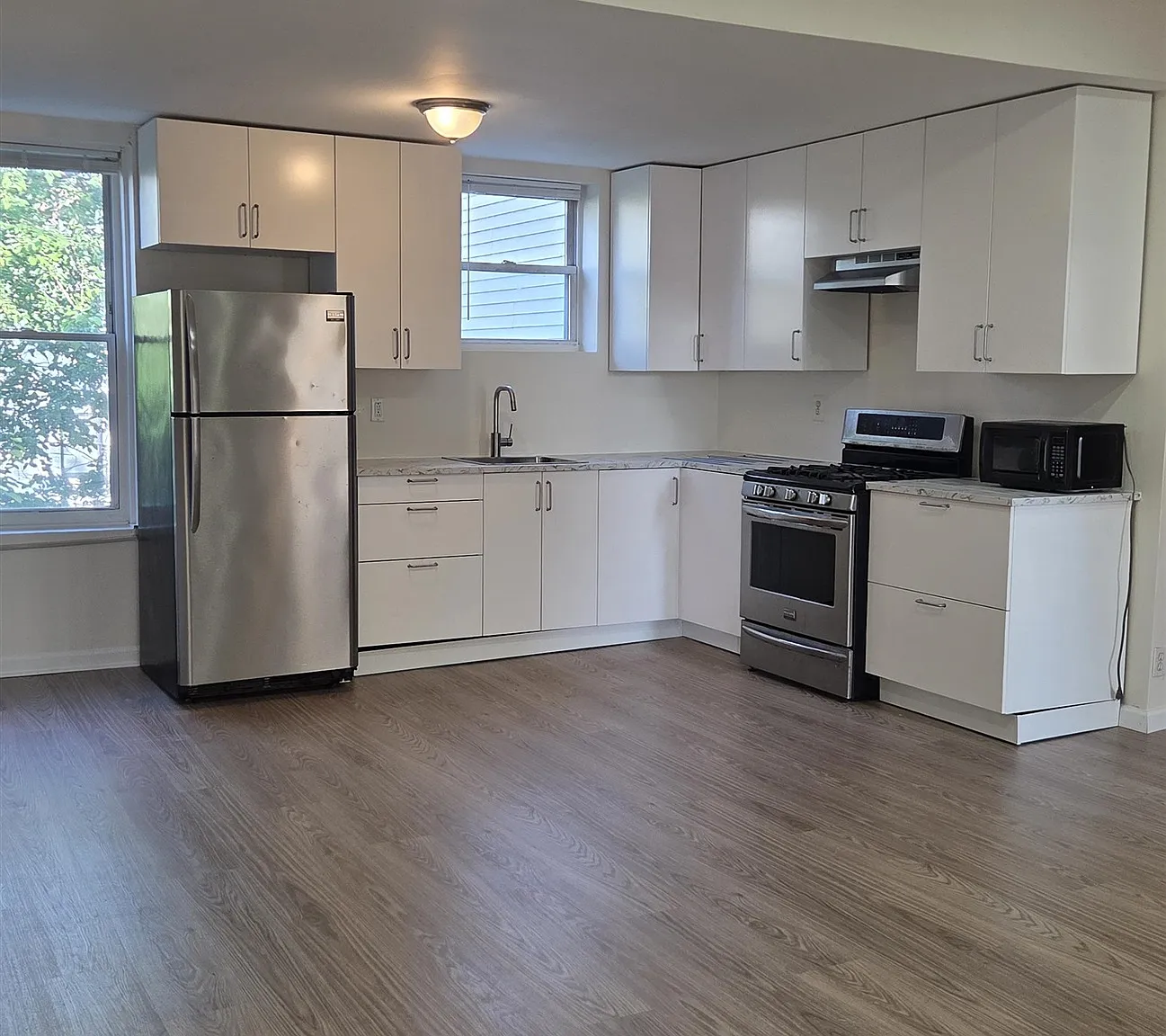 2 bed, 1.0 bath, $2,400 — Photo 4