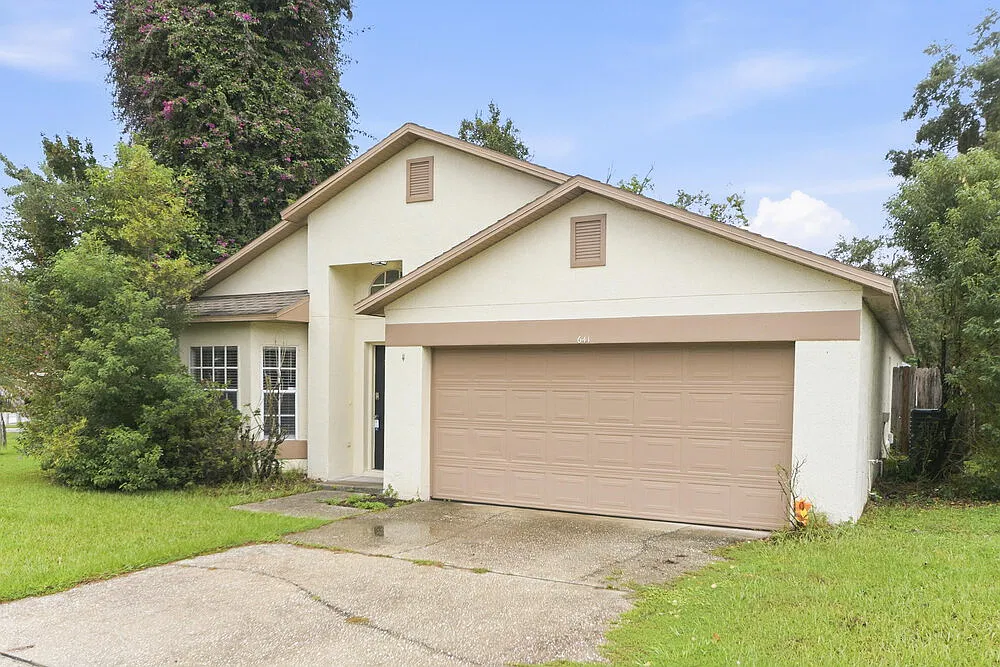 3 bed, 2.0 bath, 1457 sqft, $2,165 — Photo 3