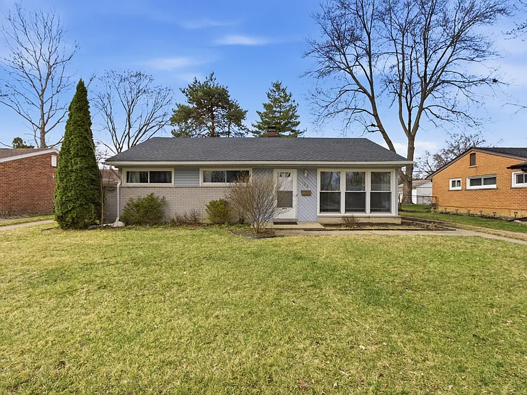 125 Sheffield Dr — Photo 2