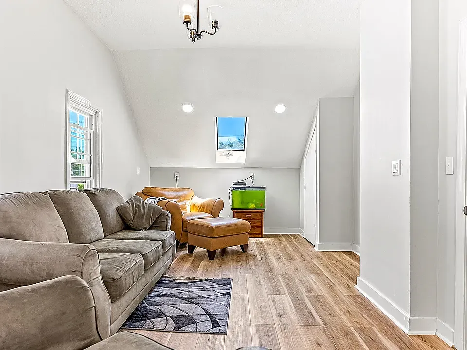 3 bed, 1200 sqft, $2,750 — Photo 3