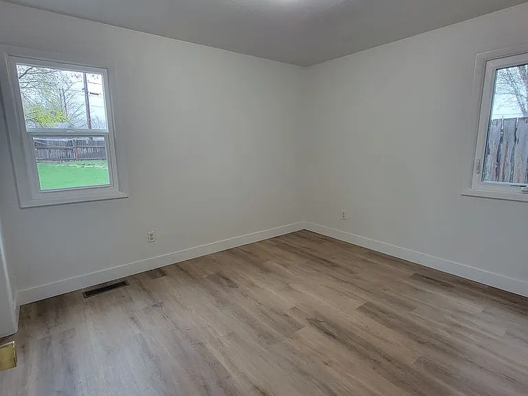 505 Sycamore St — Photo 13