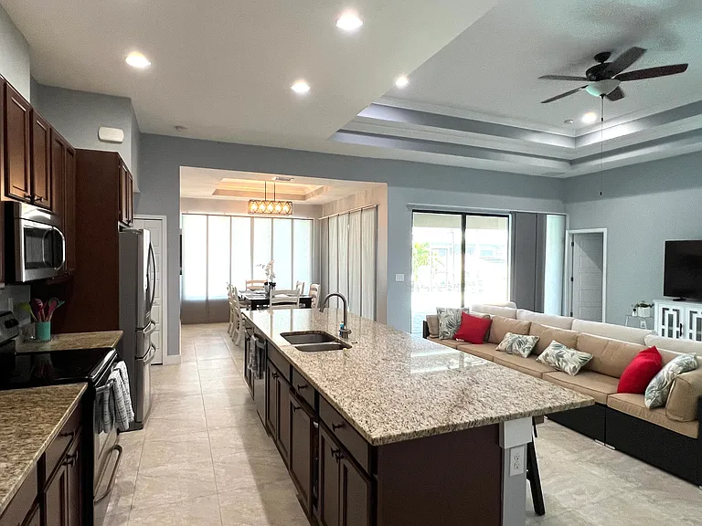 2730 SW 24th Ave — Photo 6