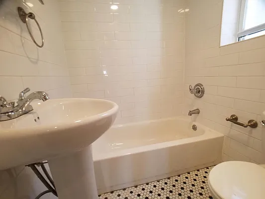 Rented by Evergreen Apartments BK | media 1