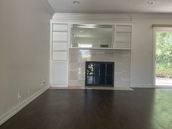 2nd image of 1500 Nutwood Ave