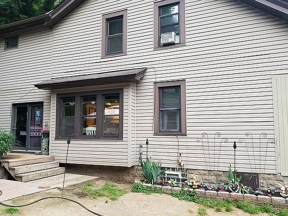 4th image of 876 Stanton Ave