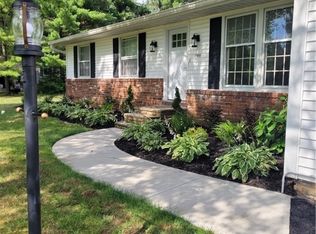 17845 Kenston Lake Dr, Chagrin Falls, OH 44023