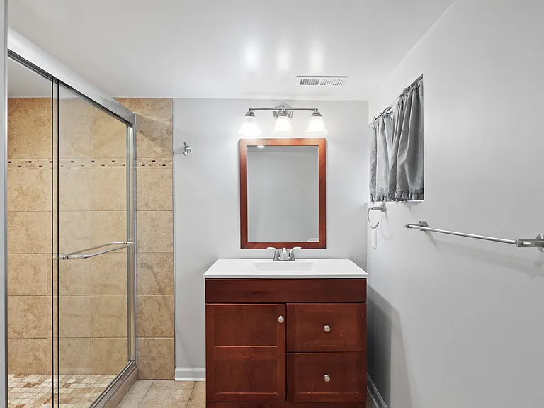 209 Douglas St NE — Photo 28