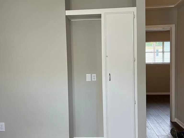 1412 Avenue C — Photo 16