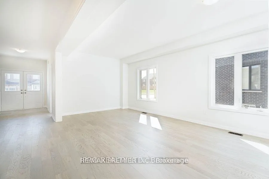 4 bed, $3,200 — Photo 3