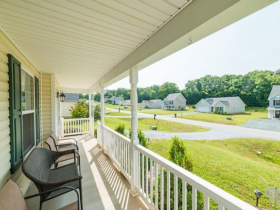 4th image of 174 Stratford Pl